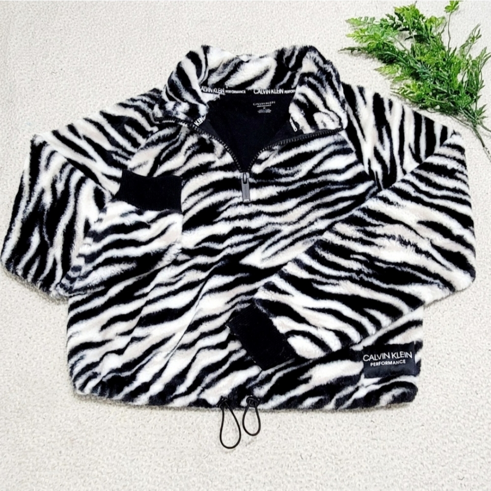 Calvin Klein Performance Zebra Print Fuzzy Half Zip Pull-Over Jacket Size M